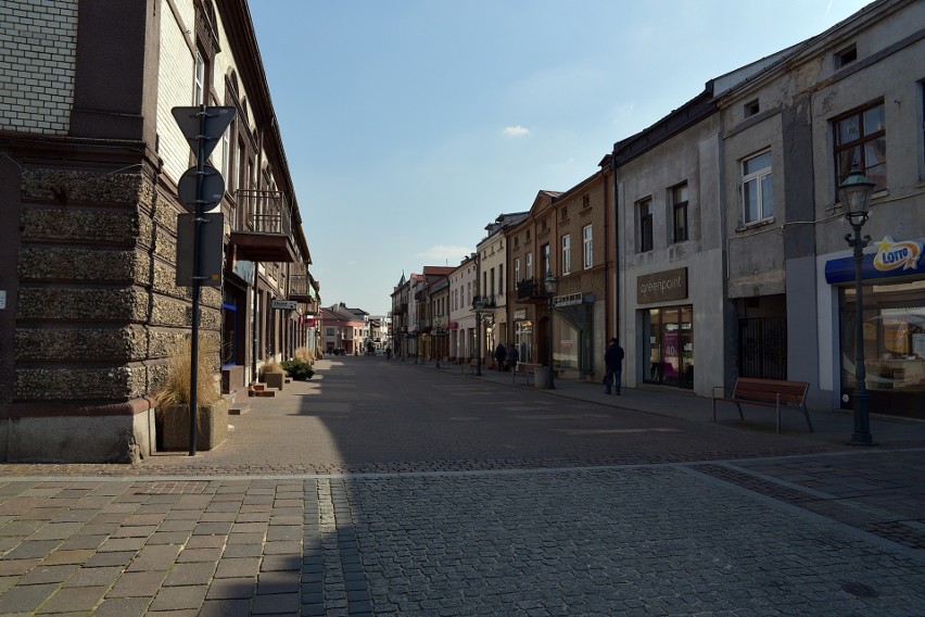 Koronawirus w Olkuszu. Wciąż pusto na ulicach i placach w mieście [ZDJĘCIA]