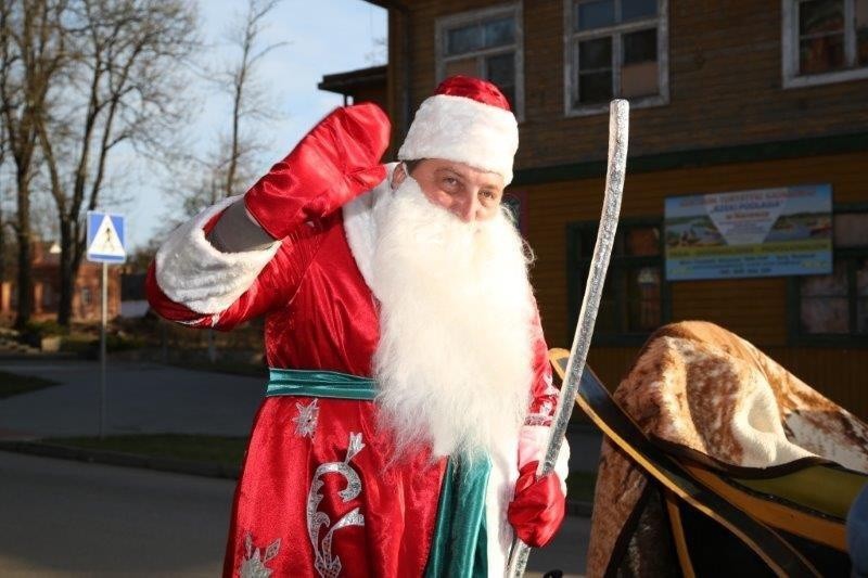 Adam Kraśko lubi być Mikołajem. Mówi, że ta praca w ogóle go...