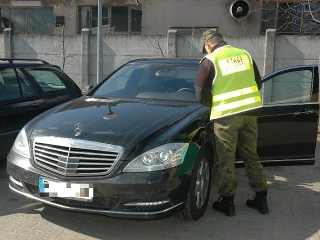 Roczny mercedes S-350 skradziony w Rumunii