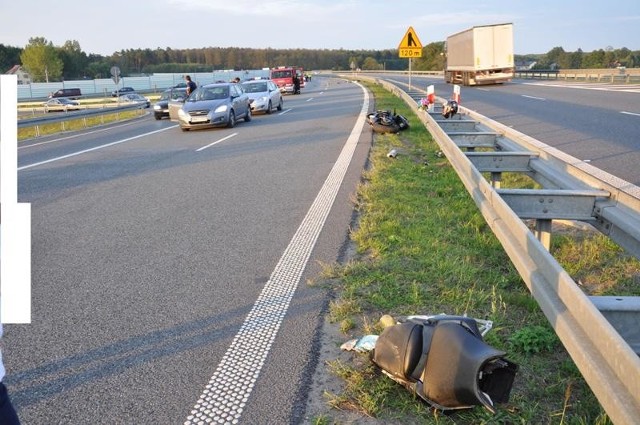 To już trzeci śmiertelny wypadek motocyklisty na &#8222;ósemce&#8221; w okolicach Wyszkowa w tym roku. Niewykluczone, że w tym miejscu ustawiony zostanie &#8222;czarny punkt ostrzegawczy&#8221;.