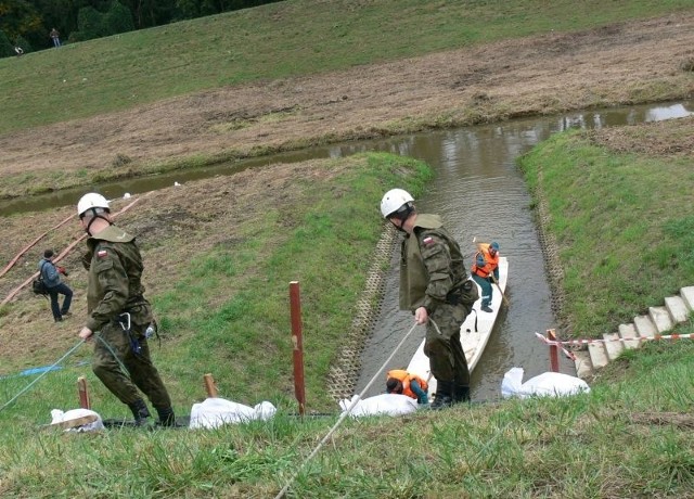 Pierwszy epizod nawiązywał do poprawy skuteczności ochrony wałów przeciwpowodziowych, w tym śluzy wałowej na rzece Babulówka.