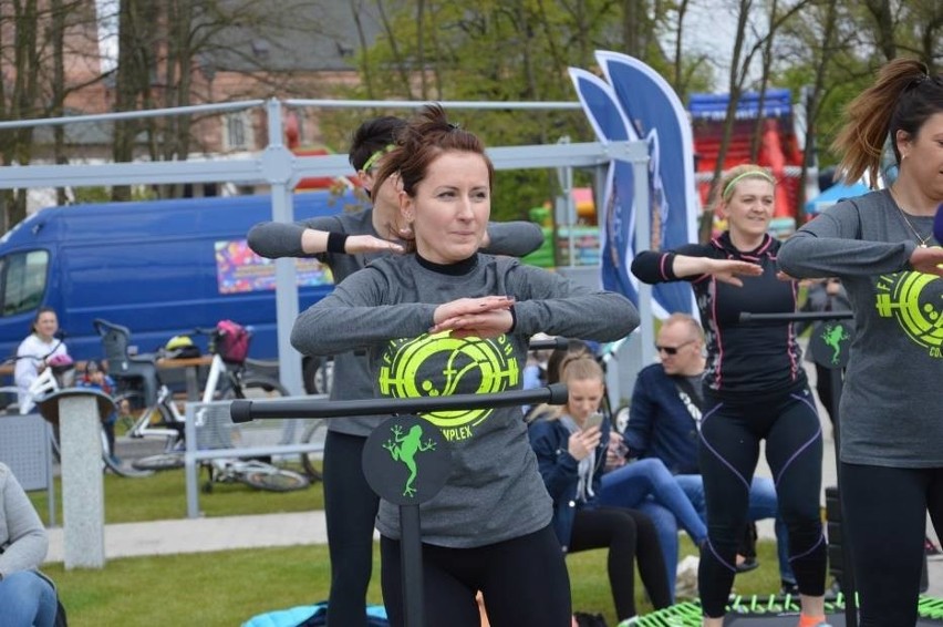 Majówkowy trening na trampolinach przy głogowskiej marinie [FOTO, FILM]