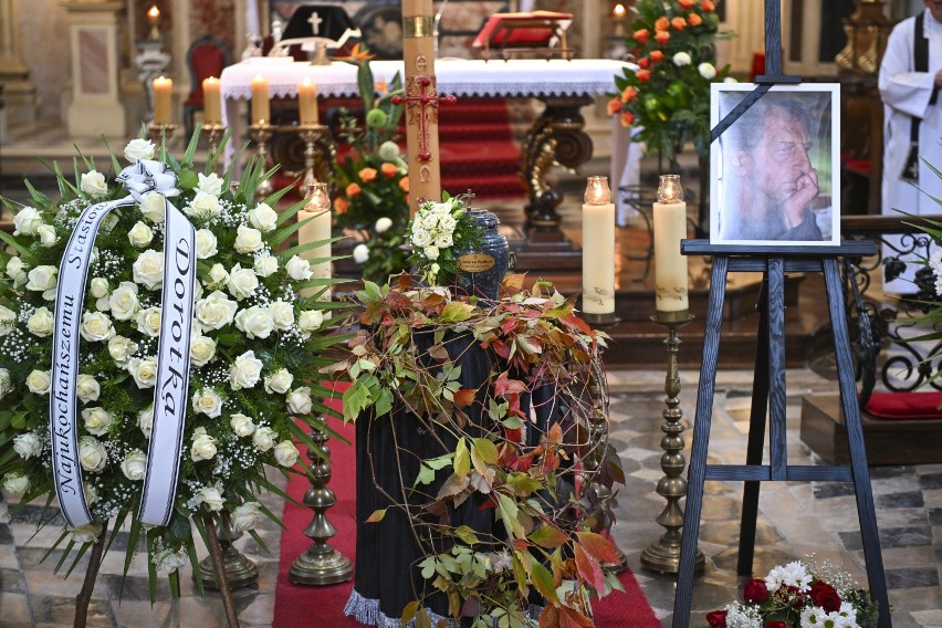 Pogrzeb Stanisława Radwana. Dorota Segda żegna ukochanego męża. Zobacz zdjęcia z ostatniego pożegnania cenionego kompozytora i reżysera