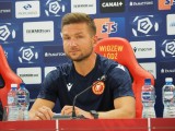 Trener piłkarzy Widzewa Daniel Myśliwiec: Jeśli pozwolimy Lechowi mieć piłkę, to będzie bardzo groźny ZOBACZ WIDEO