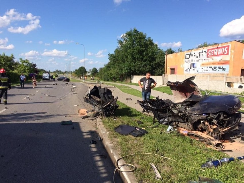 Tragiczny wypadek na Michałowie w Radomiu. Mercedes jechał 150 km/h! Opel jak po wybuchu bomby 