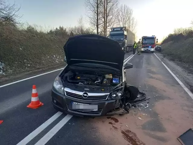 Na drodze między Olkuszem a Kluczami doszło do zderzenia dwóch samochodów. To jedno z dwóch zdarzeń, do których doszło dzisiaj w godzinach popołudniowych na drogach w powiecie olkuskim