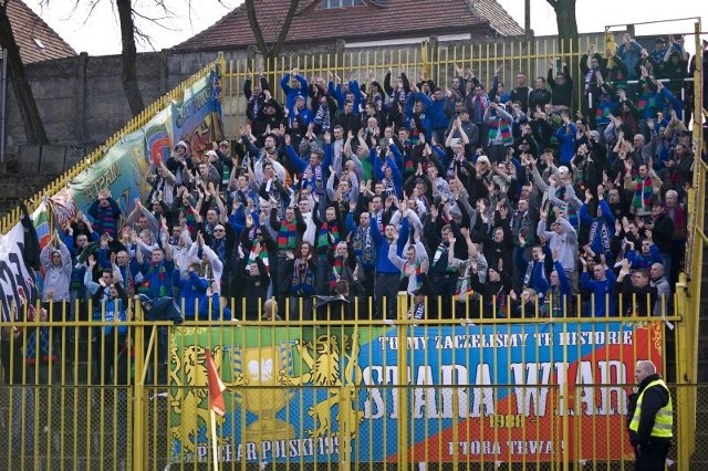 Na sobotnim meczu pojawiło się 198 kibiców Miedzi Legnica. Jeszcze kilka godzin przed spotkaniem wydawało się, że nie zostaną wpuszczeni na stadion.