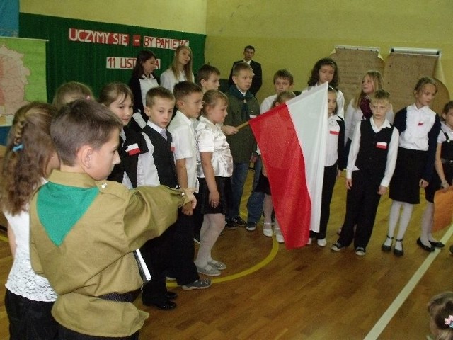 W prawdziwej lekcji historii wzięły udział dzieci z Łagowa.