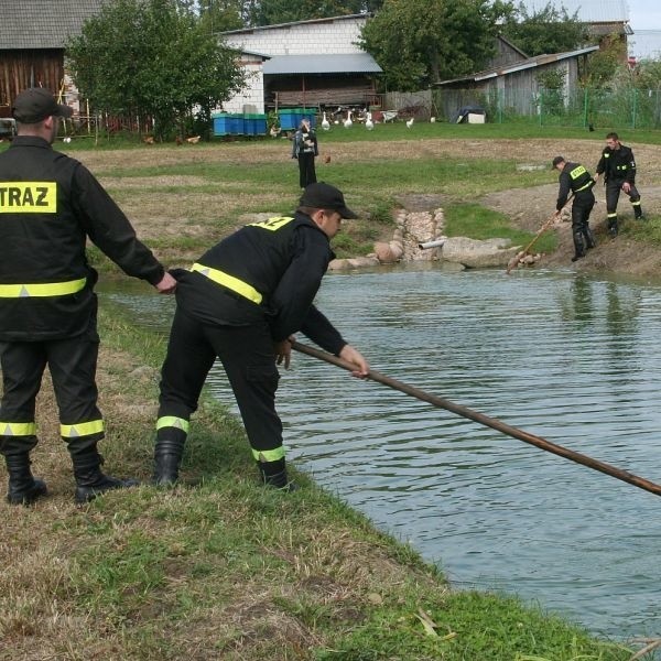 Wczoraj strażacy sprawdzali czy kobieta nie utonęła.