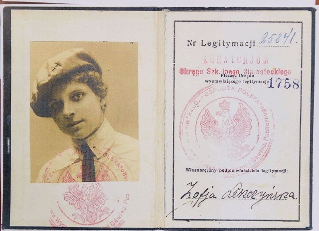 1921 r. Legitymacja służbowa Zofii Leszczyńskiej, upoważniająca do korzystania z uprawnień państwowych nadanych nauczycielom, m.in. na przejazd koleją z 50 proc. zniżką w klasie 2