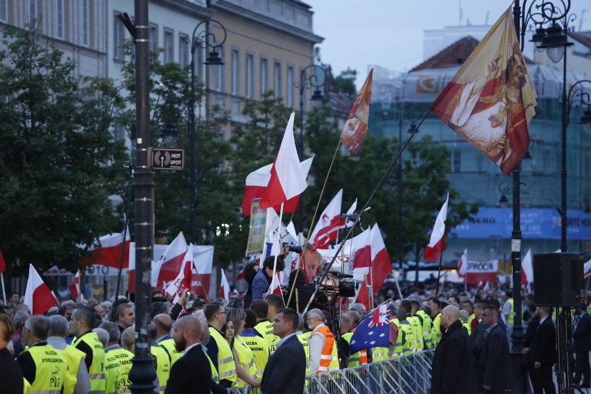 86. miesięcznica smoleńska i kontrmanifestacja Obywateli RP. Interweniowała policja [ZDJĘCIA][VIDEO]