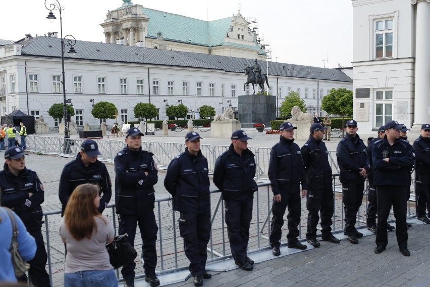 86. miesięcznica smoleńska i kontrmanifestacja Obywateli RP. Interweniowała policja [ZDJĘCIA][VIDEO]