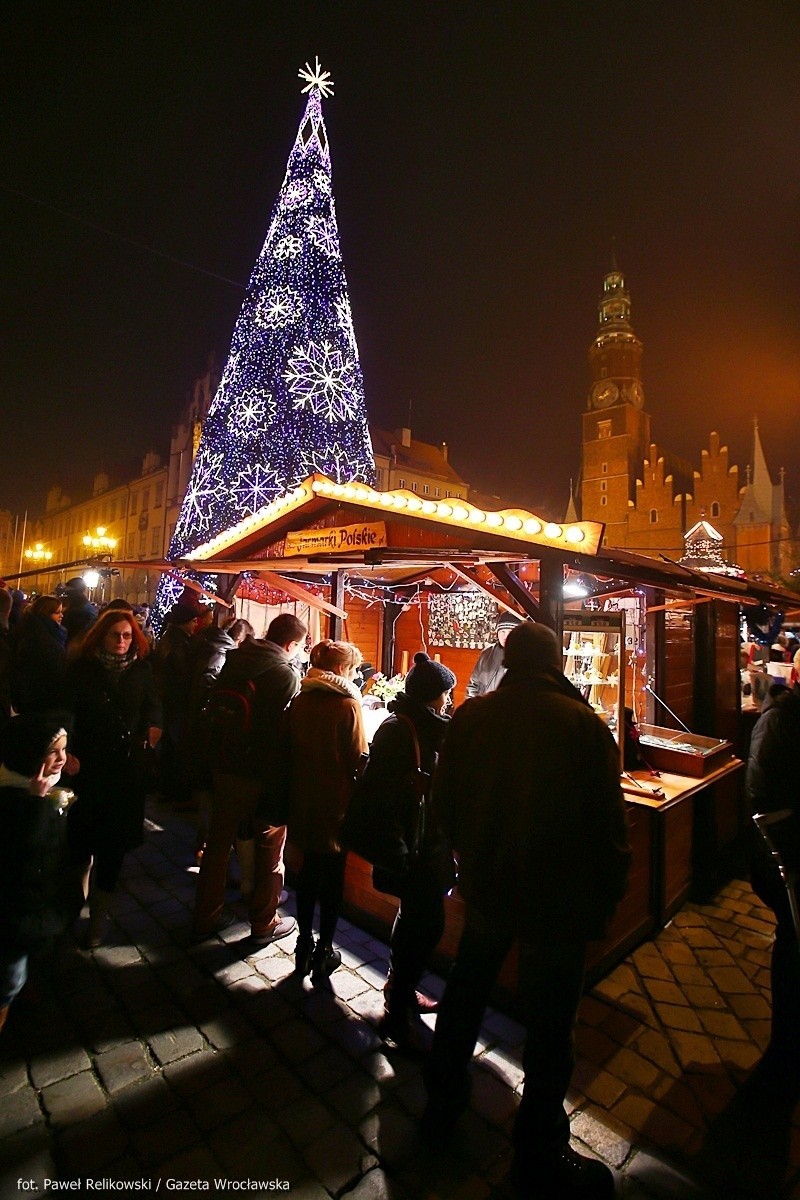 Wrocław już świąteczny. Zobacz jak pięknie wyglądają nowe ozdoby [ZDJĘCIA]