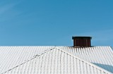 Jak zabezpieczyć dach przed mrozem oraz śniegiem?