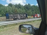 Pożar ciężarówki na A4 w Katowicach. Płonęła naczepa z makulaturą. Utrudnienia potrwają jeszcze kilka godzin