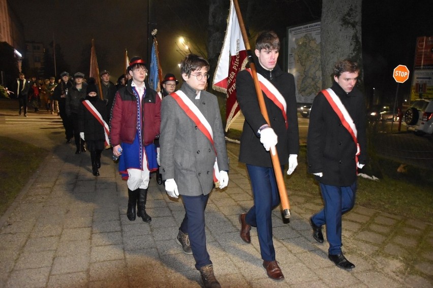 Po mszy świętej w kościele św. Kazimierza w Kartuzach,...