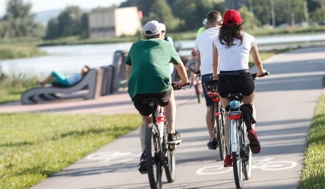 Pijany rowerzysta zachowa prawo jazdy? To nie przestępstwo. Czym grozi jazda rowerem po alkoholu? Co mówi Kodeks drogowy?