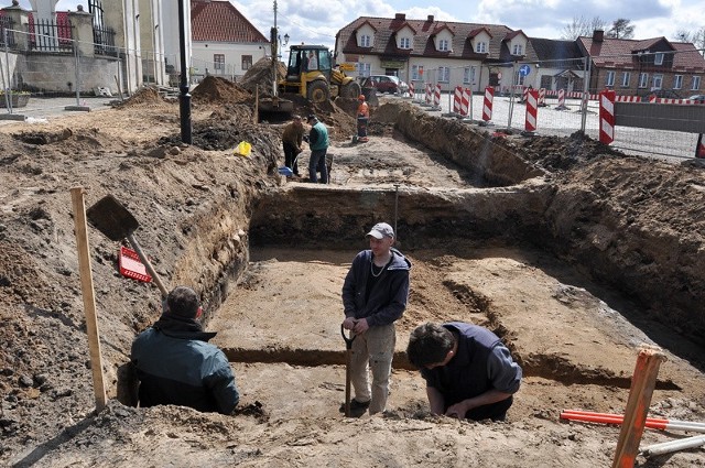 Prace archeologiczne poprzedzają modernizację drogi wojewódzkiej łączącej Tykocin z Krypnem.