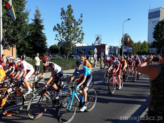 Tour de Pologne 2018. Tłumy kibiców na lotnej premii w Knurowie