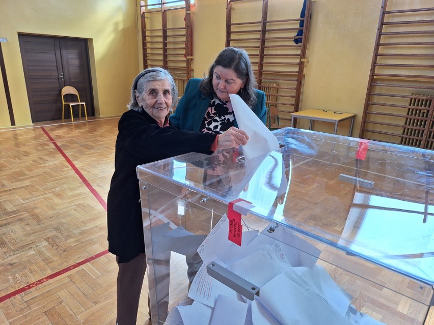 Głosowanie w Szydłowcu. Więcej na kolejnych zdjęciach.