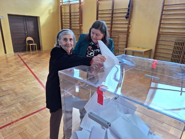 Głosowanie w Szydłowcu. Więcej na kolejnych zdjęciach.