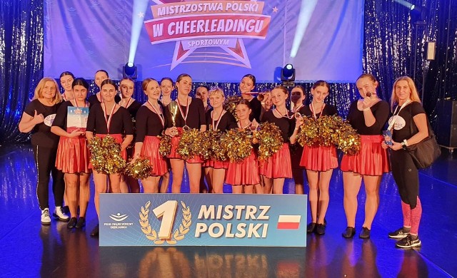Drużyny cheerleaderek z Kozienic odniosły sukcesy na Mistrzostwach Polski w Raszynie.