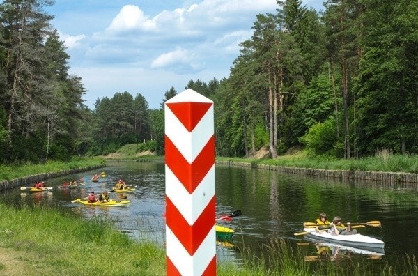 Nowe uregulowania mają wejść w życie w drugiej połowie października br. Z ruchu bezwizowego będzie można korzystać wyłącznie w celach turystycznych, a maksymalny czas pobytu na Białorusi to pięć dni.