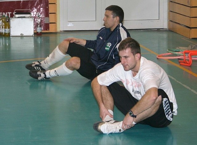 Nowi piłkarze, Dariusz Rolak (z lewej) i Łukasz Frączek przyjechali na trening Radomiaka.