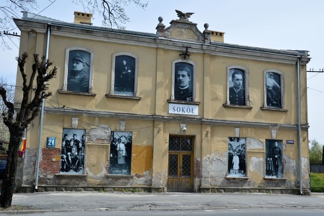 Budynek „Sokoła” w Stalowej Woli-Rozwadowie jest w ruinie, ale ma być odrestaurowany. Już położono nowy dach