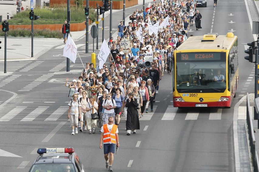 PORADNIK PIELGRZYMA: jak się przygotować, co zabrać, na co uważać