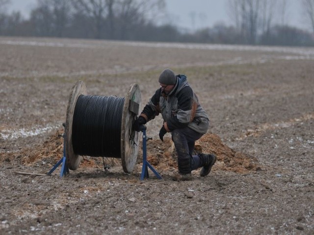 Bogusław Dubert układał kable pod szkieletową sieć telekomunikacyjną w Radoszynie
