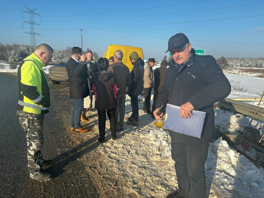 Mieszkańcy Wiernej Rzeki i okolic w gminach Piekoszów i Łopuszno zapowiadają protest przeciwko zamknięciu mostu na czas budowy nowego