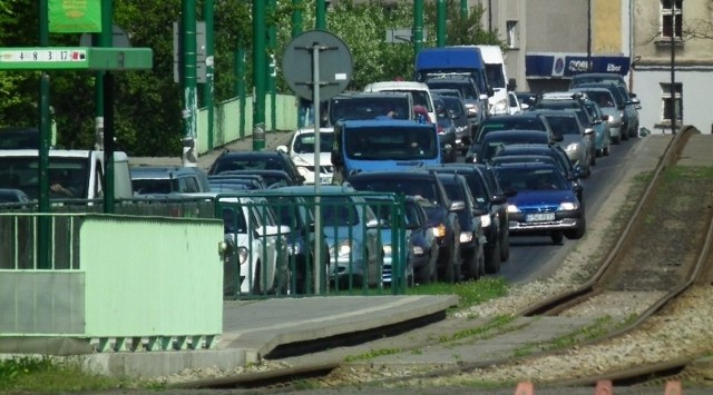 Kierowcy, którzy w środę próbowali dojechać z obrzeży Poznania do centrum, musieli uzbroić się w cierpliwość