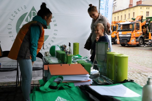 W sobotę 18 września 2021 r. Rynek Nowomiejski zmienił się w „zieloną planetę” dzięki organizatorom wydarzenia, którym byli Wydział Gospodarki Komunalnej Urzędu Miasta Torunia i Miejskie Przedsiębiorstwo Oczyszczania. Zobaczcie, jak było!