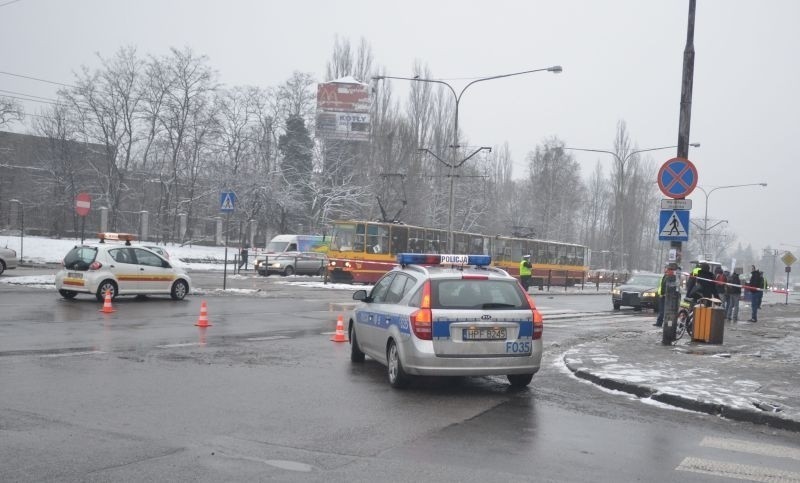 Tragiczny wypadek na Rzgowskiej! 60-letnia piesza zginęła na miejscu [FILM, zdjęcia]