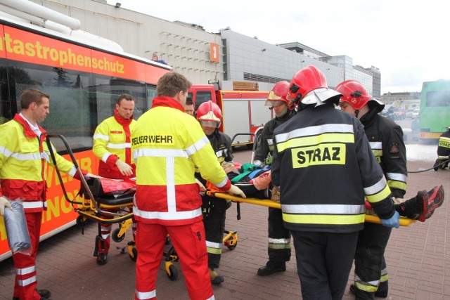 W pokazowej akcji ratowniczej uczestniczyli strażacy z Poznania i Hannoweru