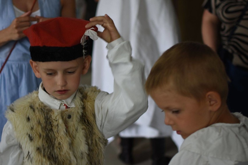 Grupa Dziecięca Folklorystyczno-Rytmiczna ze Zwolenia przedstawiała tradycyjne obrzędy w Baranowie Sandomierskim