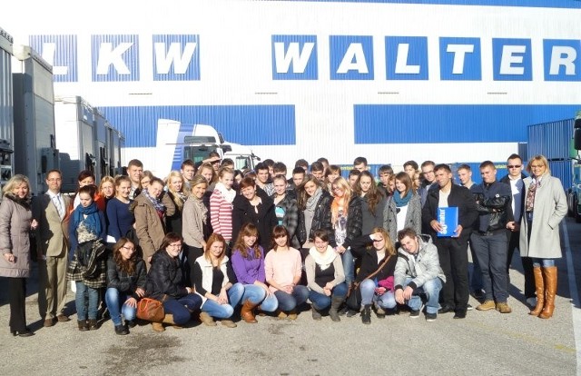 Uczniowie oleskiego ZSEiO w firmie logistycznej LKW Walter w Austrii. Tutaj będa mieli praktyki.