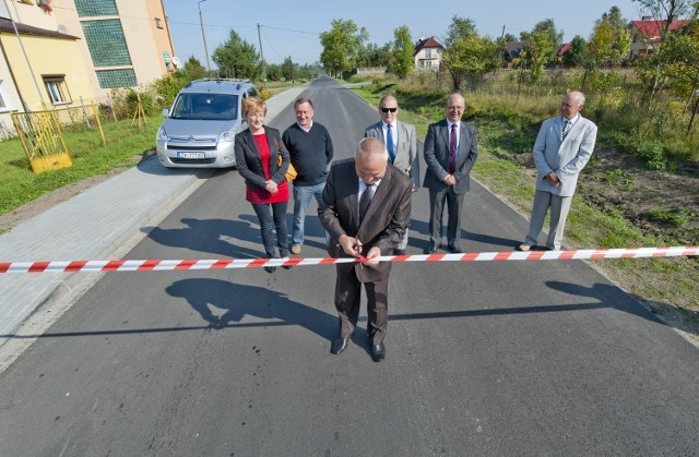 Nowa droga w powiecie koszalińskimKoszt robót to prawie 3 miliony złotych, budowała człuchowska firma Pol-Dróg.