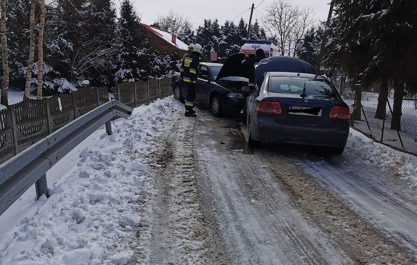 Wypadek w Motyczu Szlacheckim. Jedna osoba ranna w zderzeniu dwóch samochodów (ZDJĘCIA)