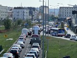 Gigantyczne korki sparaliżowały Kielce. Niespodziewane zamknięcie części ruchliwej jezdni  w centrum 