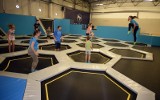 Skaczący na trampolinach są szczęśliwsi! W Łodzi powstał park trampolin [zdjęcia, FILM]