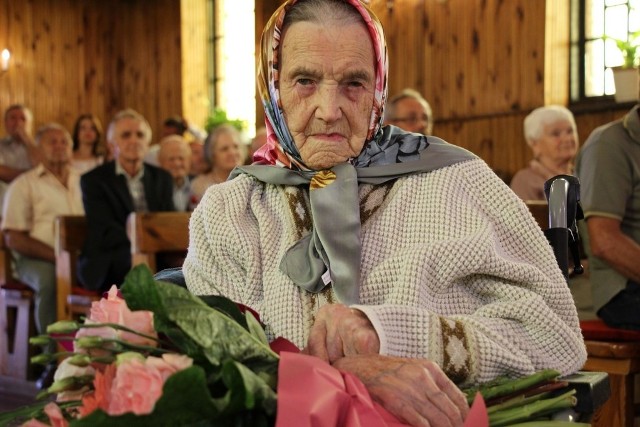 Pani Helena Boczek z Sorbina w niedzielę 7 sierpnia obchodziła 105 urodziny. Zobacz na kolejnych zdjęciach jak świętowała