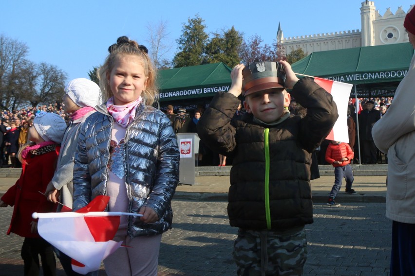 100-lecie odzyskania niepodległości. Odsłonięcie masztu niepodległości (ZDJĘCIA)