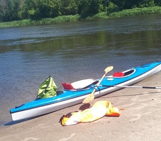 Ostrołęka. Festiwal kajakowy z Ekomeną. Pasjonaci kajakarstwa spłynęli Omulwią i Narwią