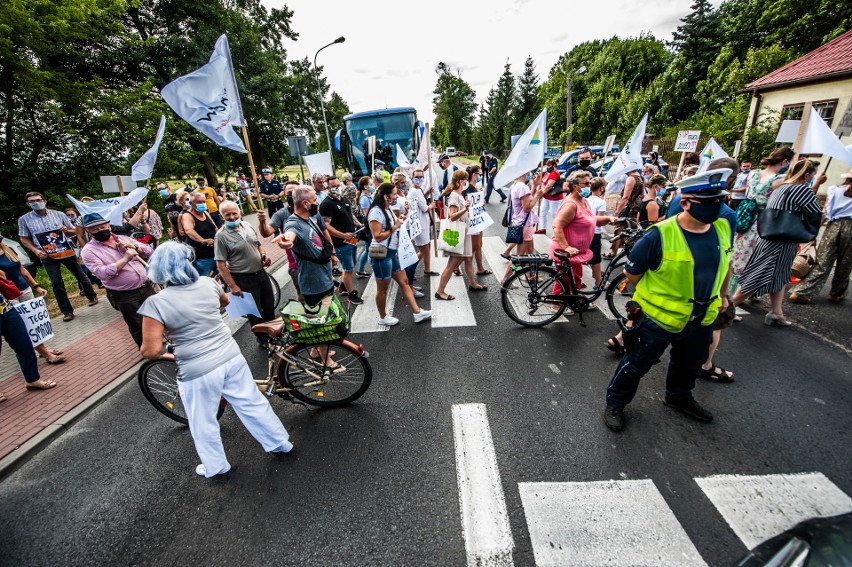 Protest w Sianowie. Mieszkańcy mówią nie dla smrodu z...