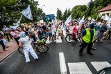 Protest w Sianowie. Mieszkańcy mówią nie dla smrodu z wysypiska! Zablokowali drogę [ZDJĘCIA]