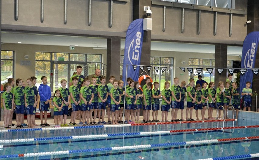 Rozstrzygnęła się 12. edycja Małej Świętokrzyskiej Ligi Pływackiej. Zwyciężyli zawodnicy Kajmana Połaniec. Zobacz zdjęcia