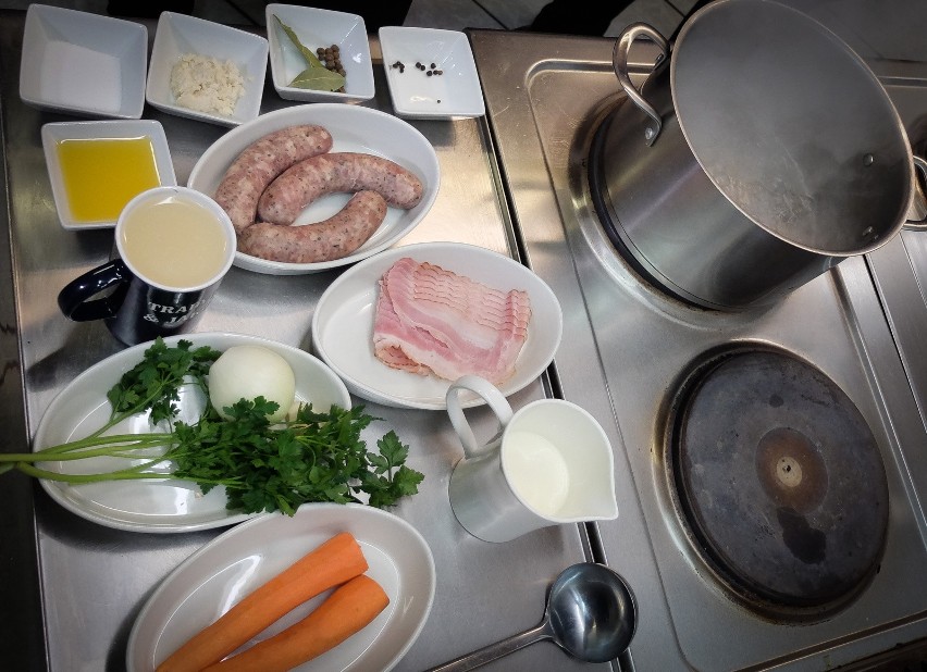 Przepisy na zupy wielkanocne. Sprawdź, jak ugotować żurek i...