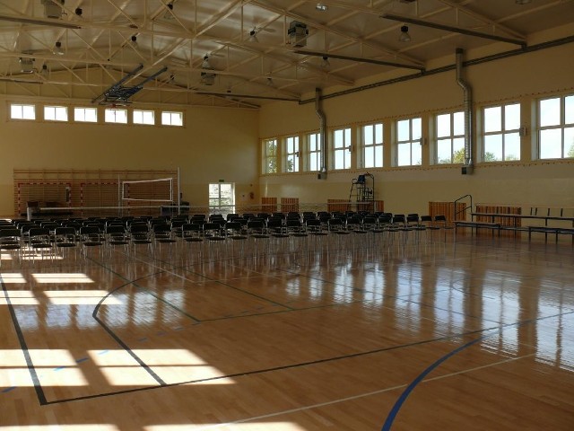 Nowa sala gimnastyczna przy Szkole Podstawowej w Imielnie jest sporych rozmiarów.